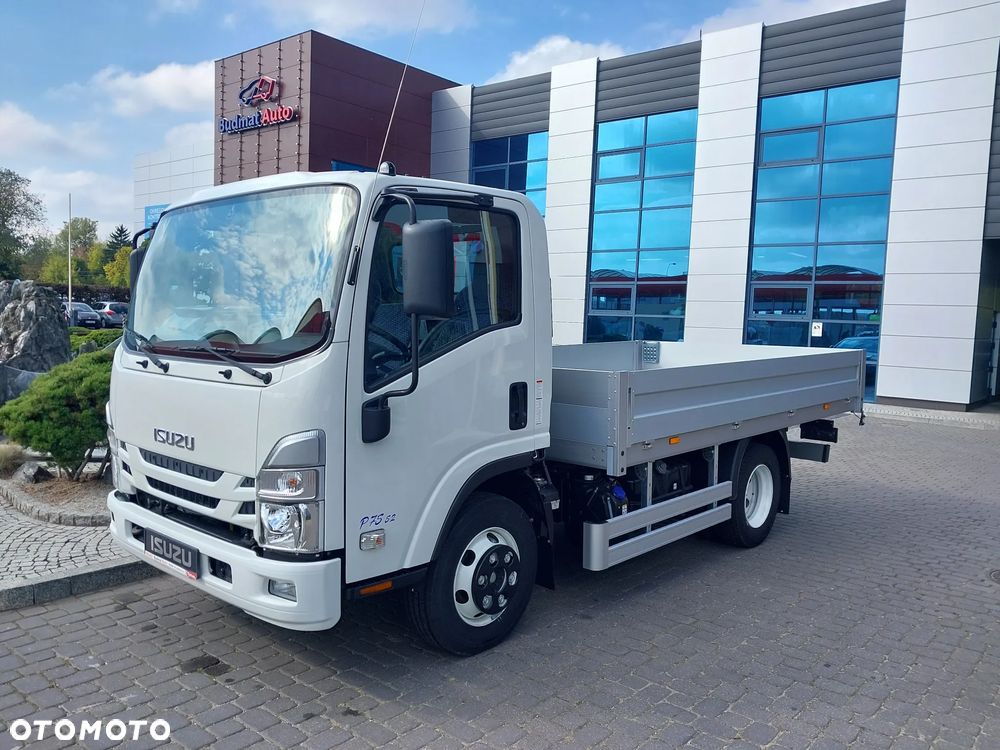 Isuzu P75 5.2 L - 11