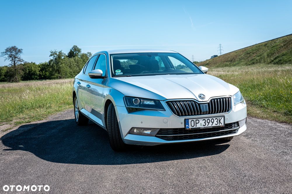 Skoda Superb 2.0 TDI Ambition DSG - 11