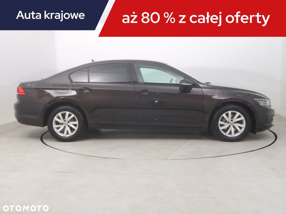 Volkswagen Passat - 8