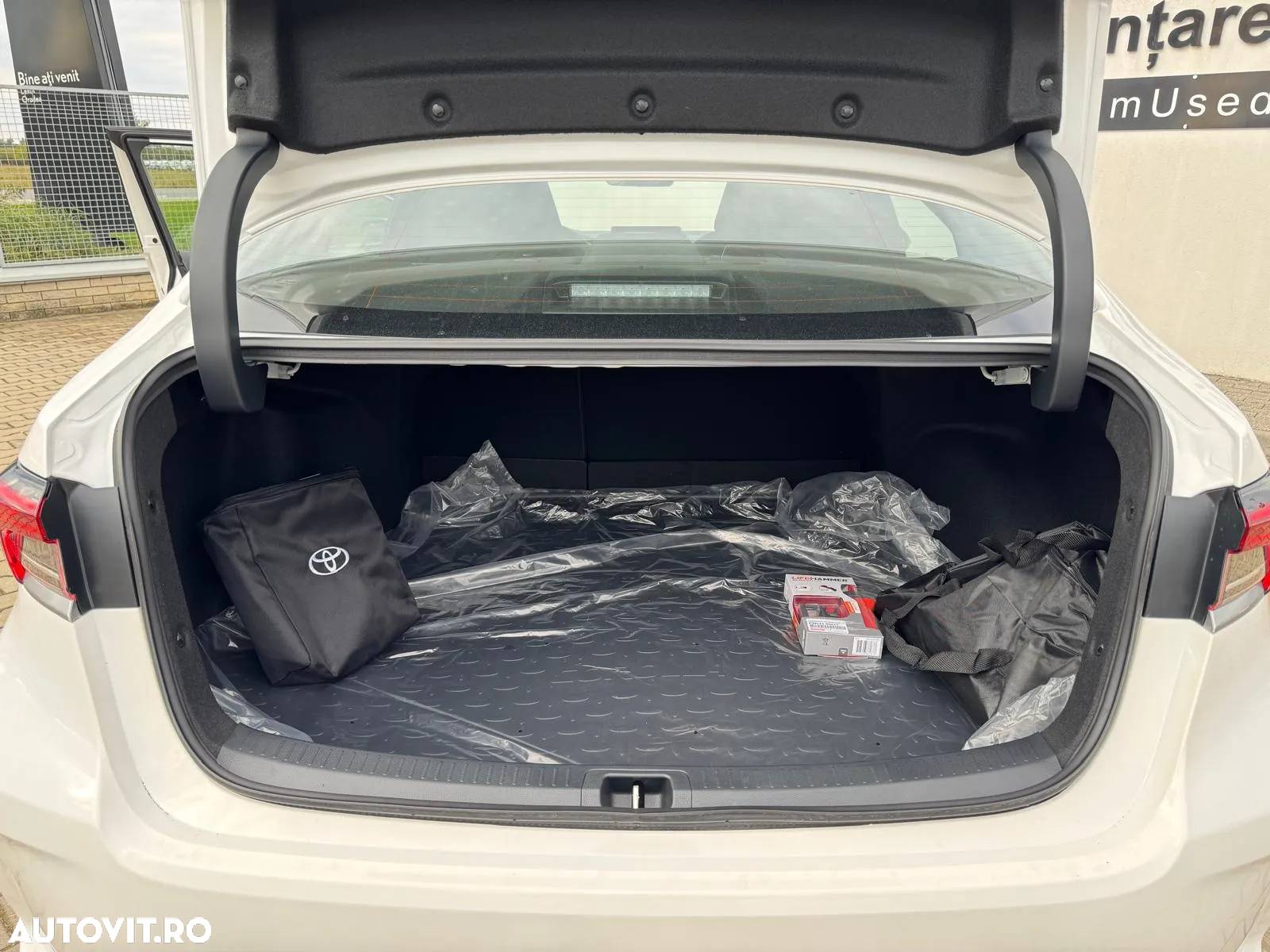 Toyota Corolla 1.8 HSD Eco - 18
