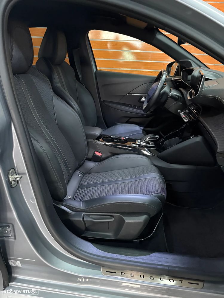 Peugeot e-208 GT - 13