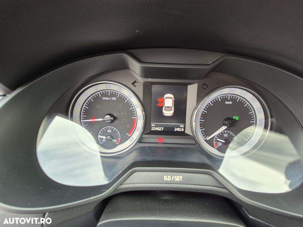 Skoda Octavia 2.0 TDI DSG Ambition - 8