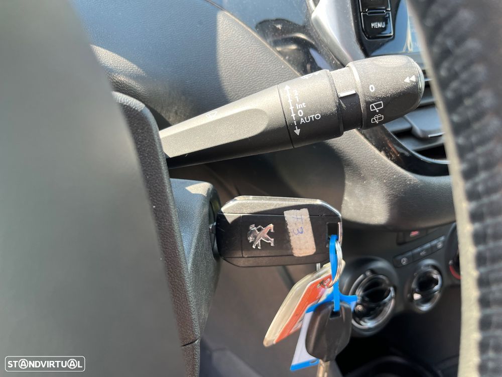 Peugeot 208 1.2 PureTech Signature - 25
