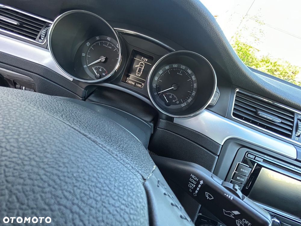 Skoda Superb 1.8 TSI Ambition DSG - 17