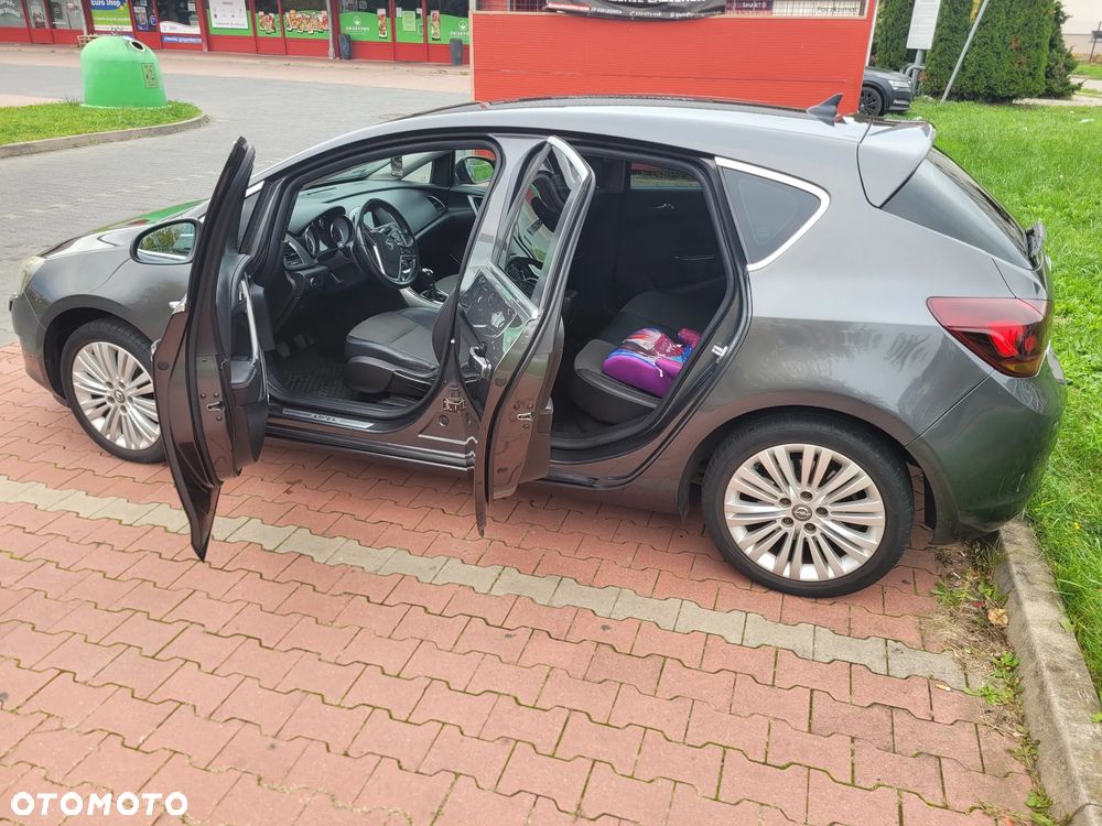 Opel Astra 1.7 CDTI DPF Cosmo - 11