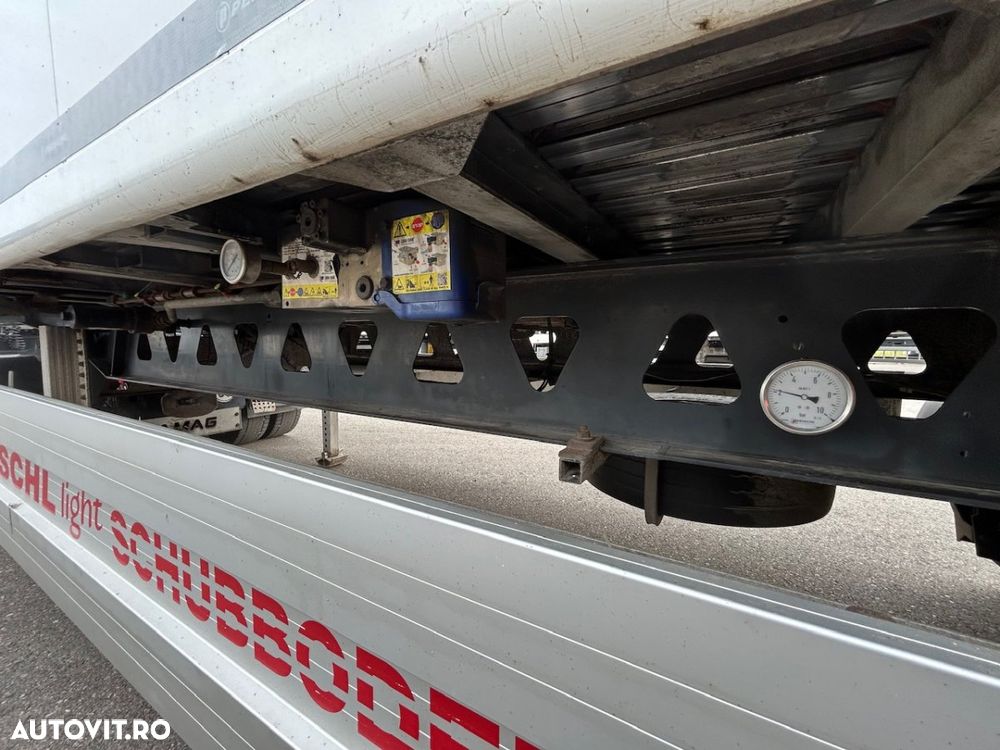 Alta Peischl, Walking floor, 2022, Jante Al, podea 10mm, factura externa - 14