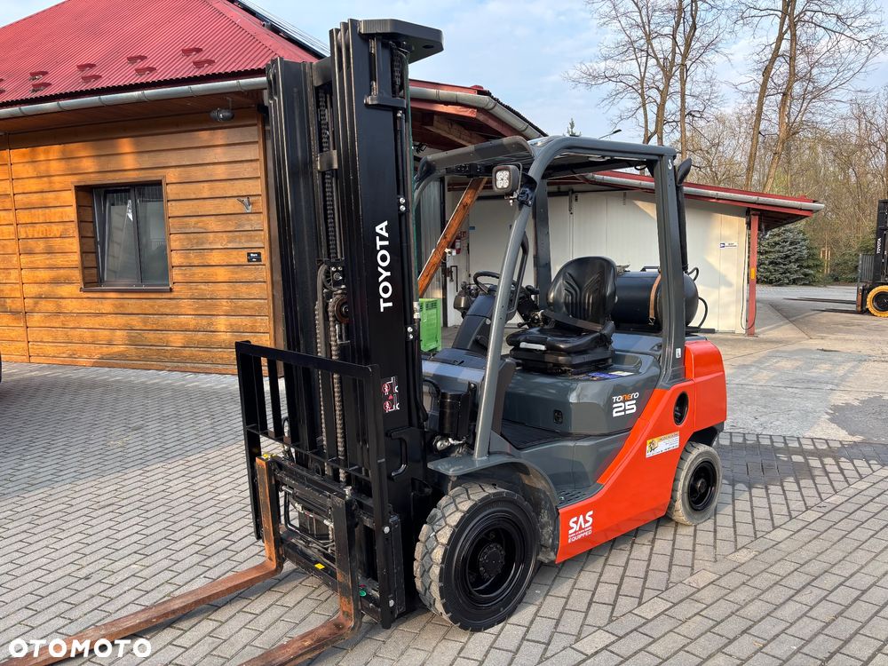 Toyota 8FGF25 GWARANCJA LPG+BENZYNA triplex DOSTAWA 42 400 NETTO - 2