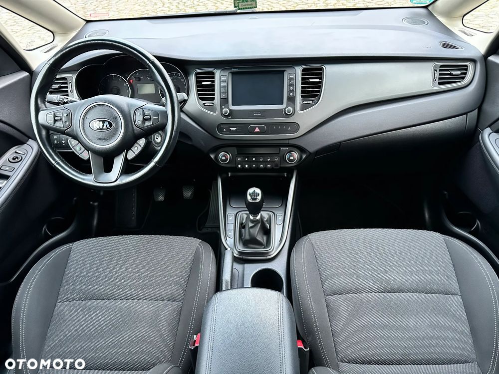 Kia Carens - 7