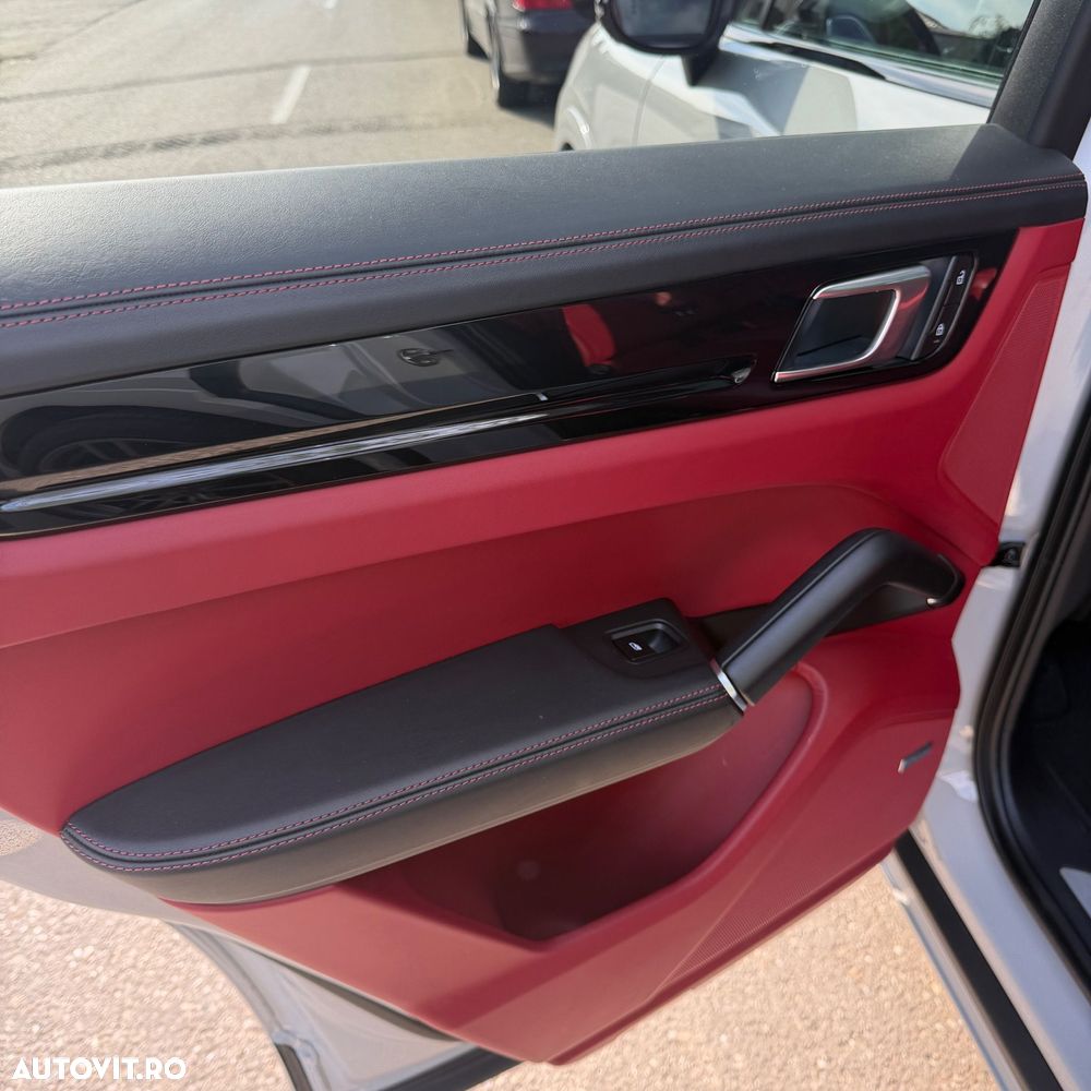 Porsche Cayenne Tiptronic S Platinum Edition - 11