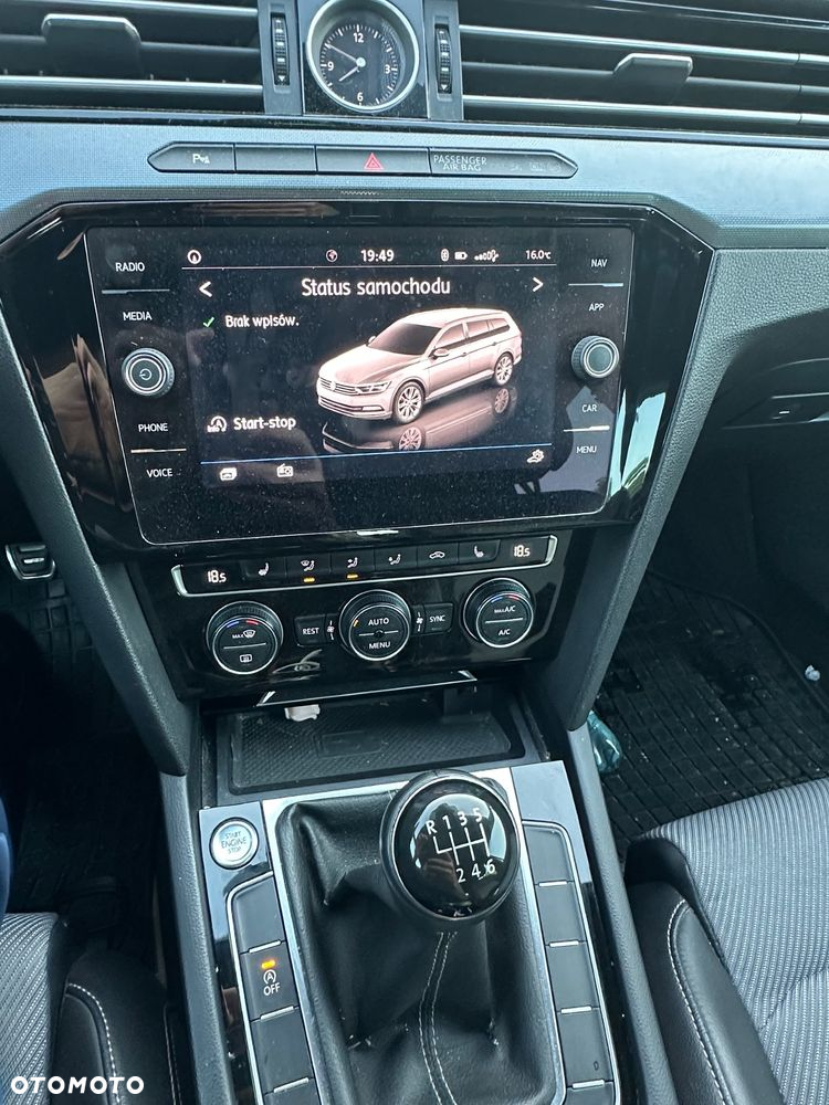 Volkswagen Passat - 12