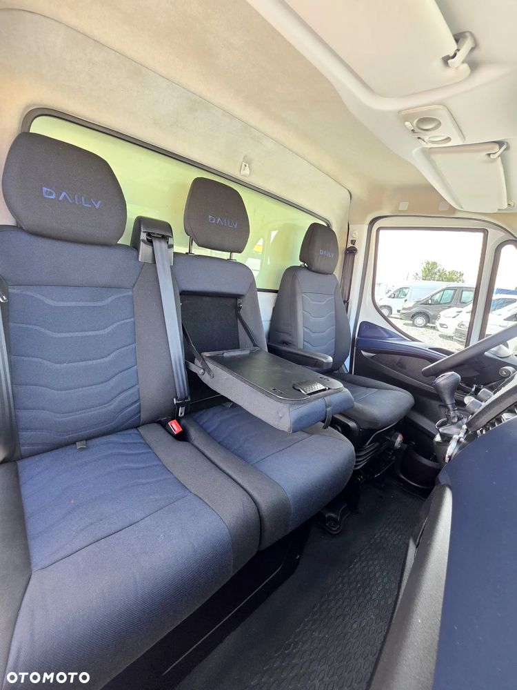 Iveco IVECO 35-180 3.0 HPI 180 KONNY KONTENER 4.2 M WINDA KLIMA 8 BIEGÓW HIMATIC WEBASTO BLIŹNIAKI DO 3.5 T WINDA - 21