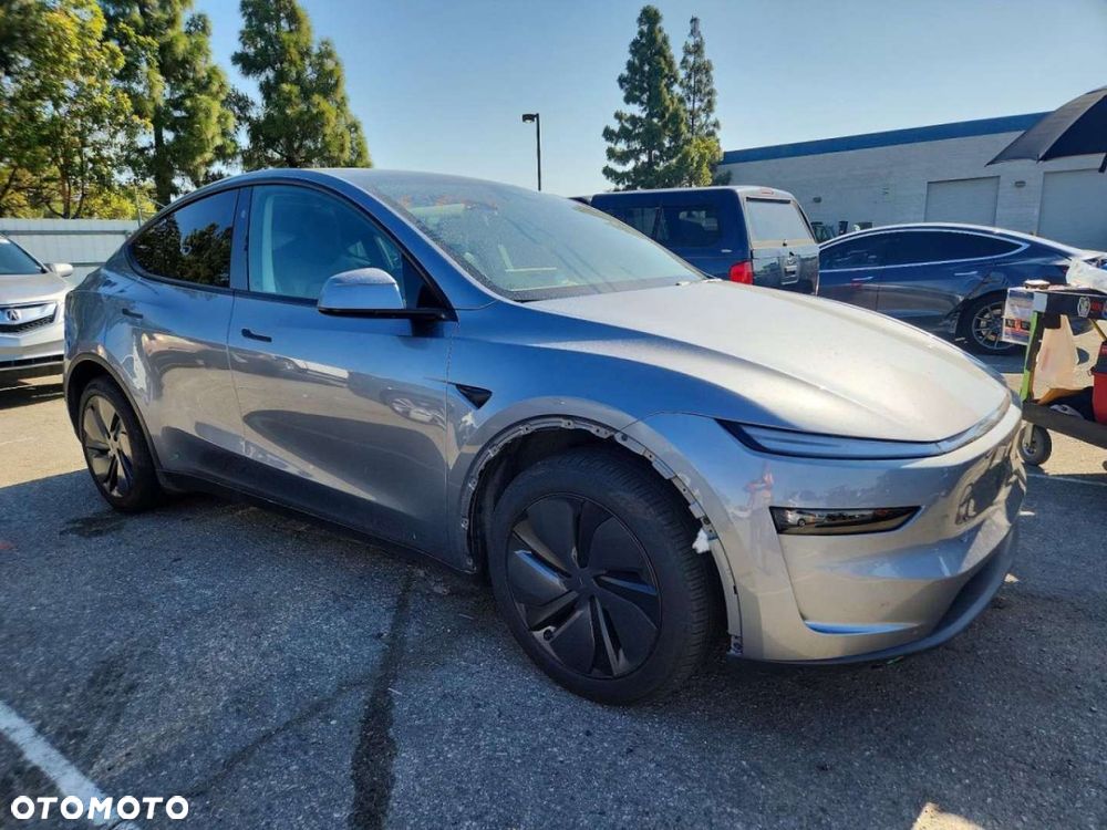 Tesla Model Y - 5