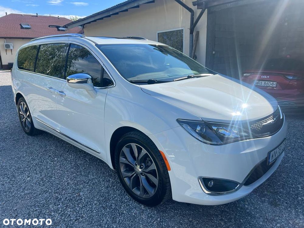 Chrysler Pacifica - 1