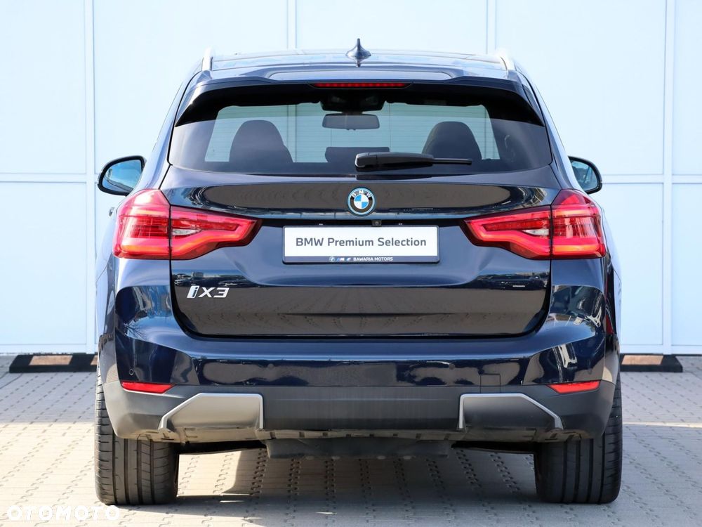BMW iX3 - 11