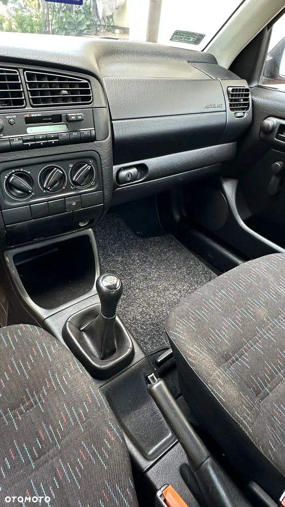 Volkswagen Golf 1.6 CL - 8