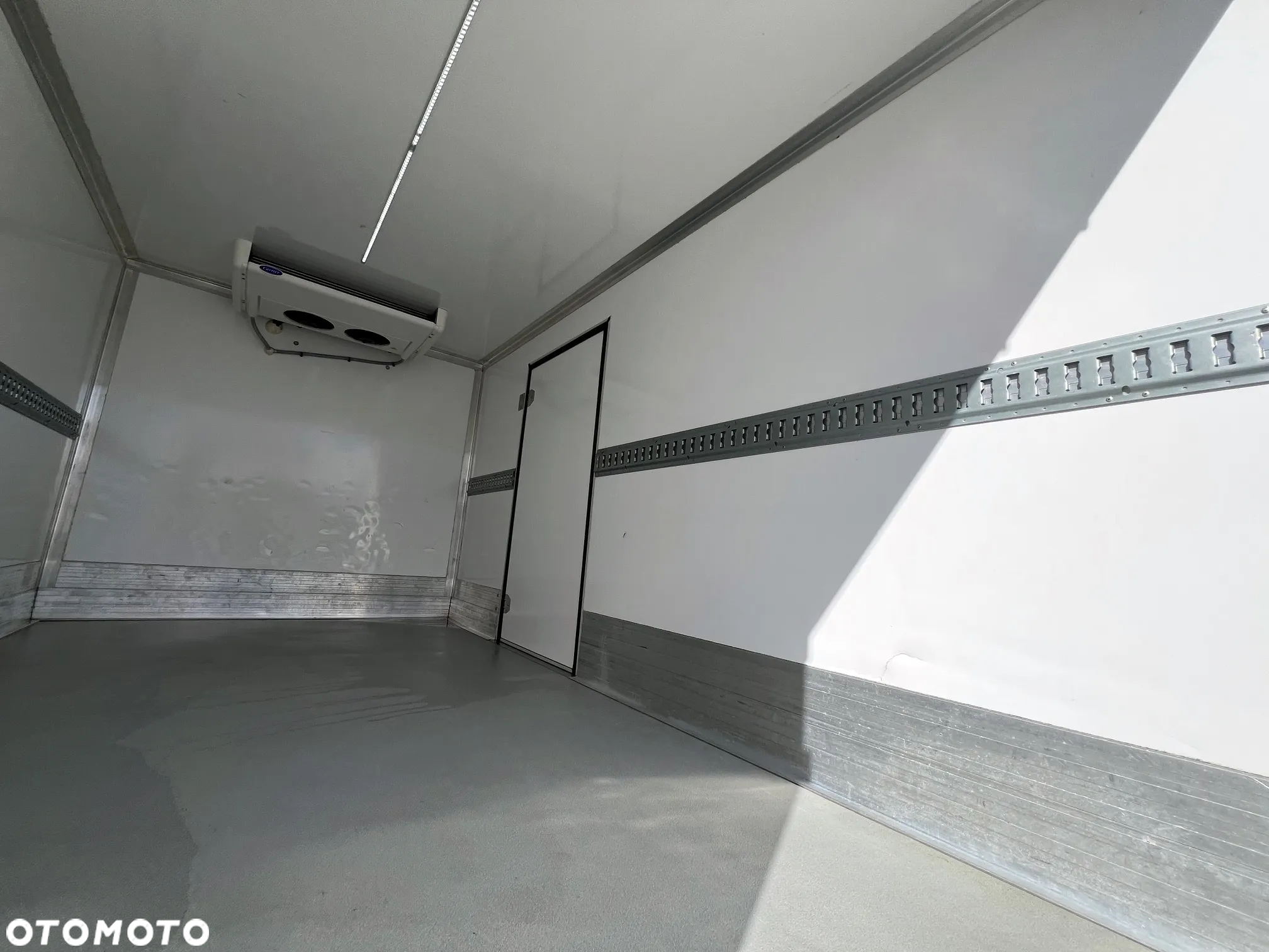 Iveco Daily 35S16 3.0 Kontener Chłodnia Izoterma 3x Drzwi Salon PL, Jeden Właściciel - 9