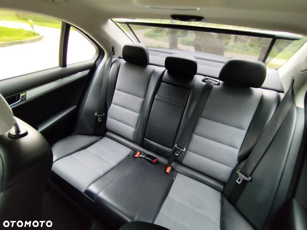 Mercedes-Benz Klasa C 180 BlueEFFICIENCY Avantgarde - 31