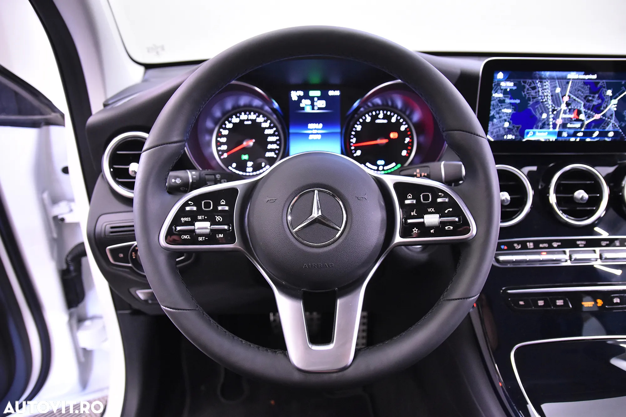 Mercedes-Benz GLC 300 e 4MATIC - 18