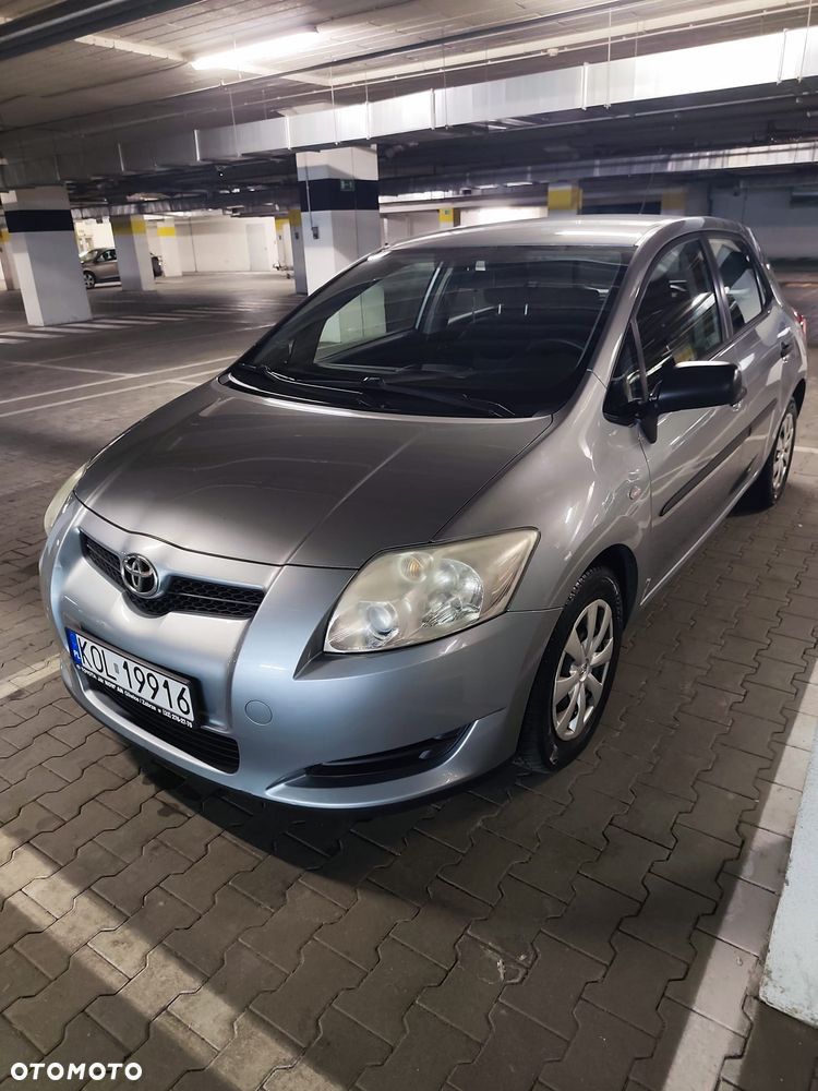 Toyota Auris 1.33 VVT-i Terra - 1