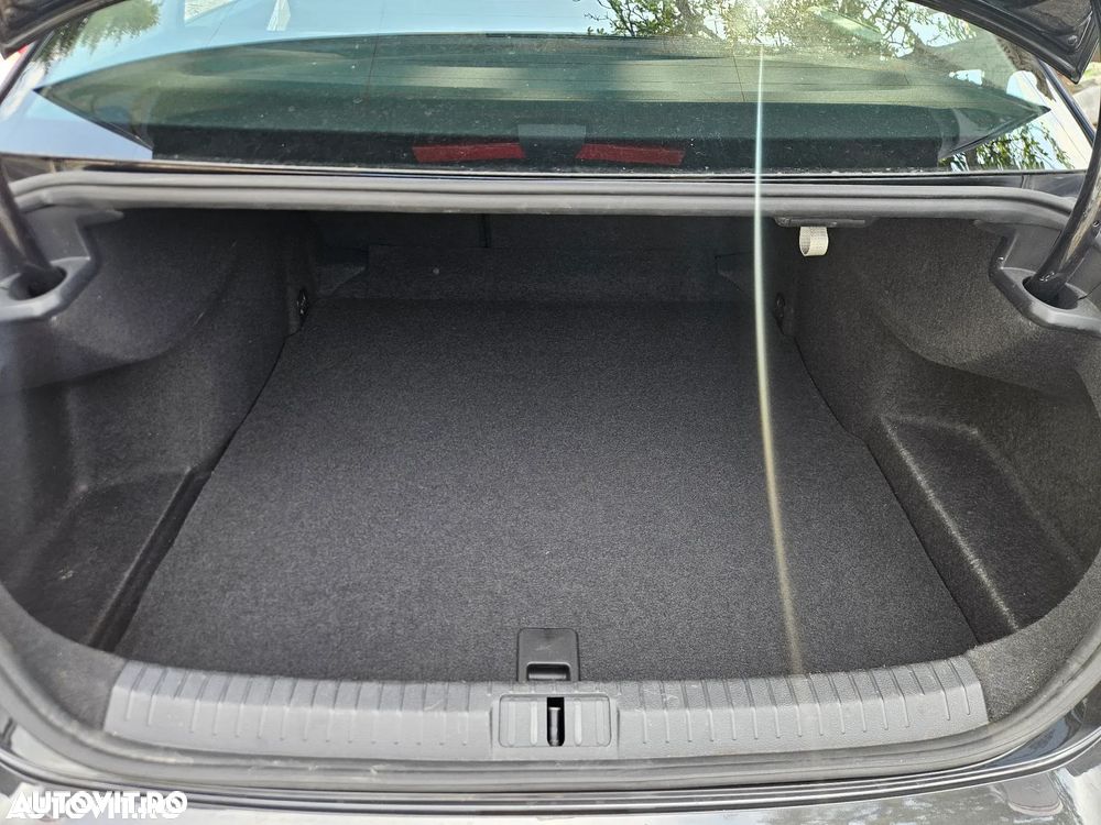 Volkswagen Passat - 14