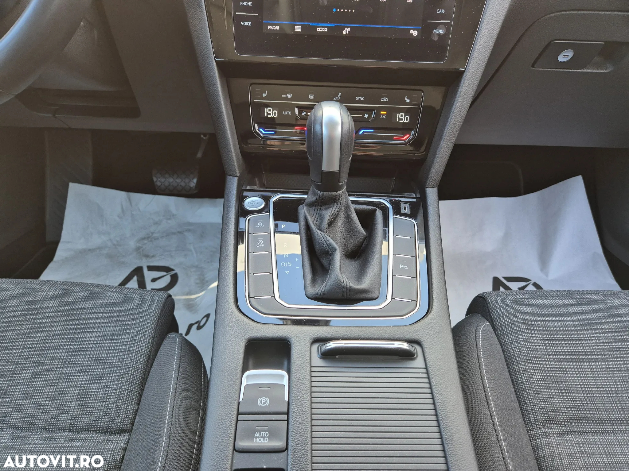 Volkswagen Passat Variant 2.0 TDI DSG Comfortline - 19