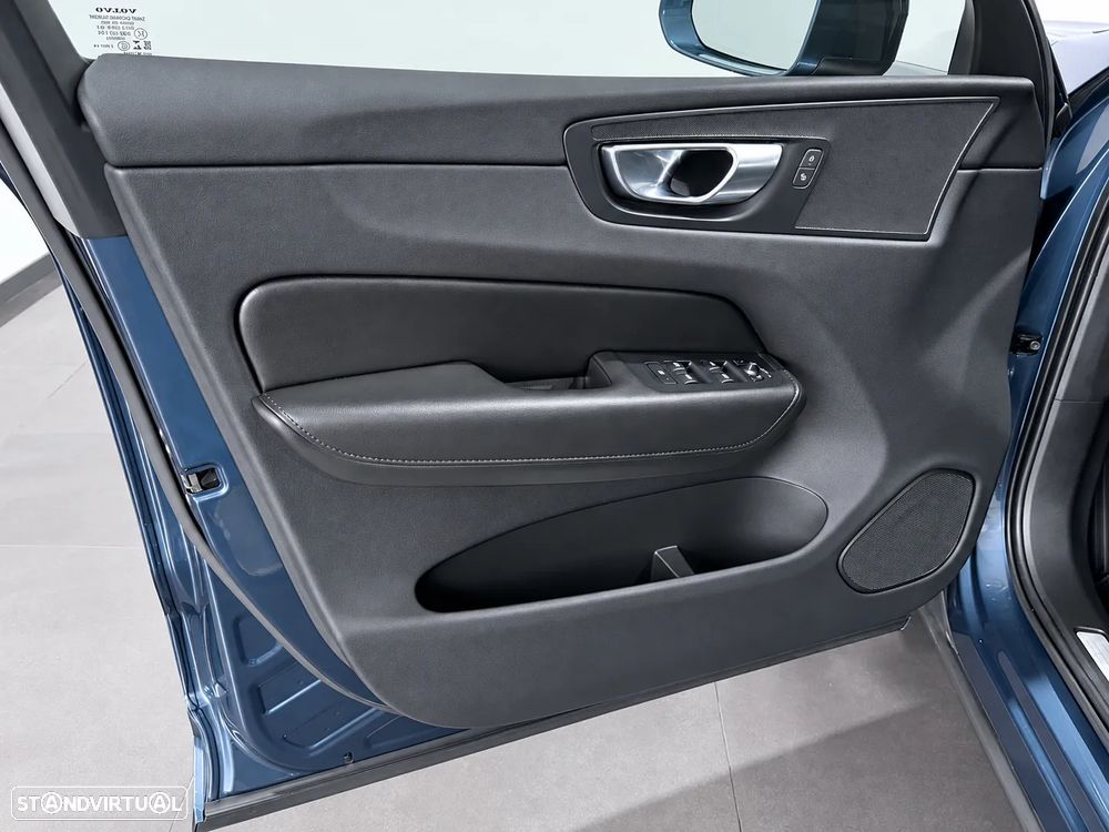 Volvo XC 60 2.0 B4 Momentum - 19