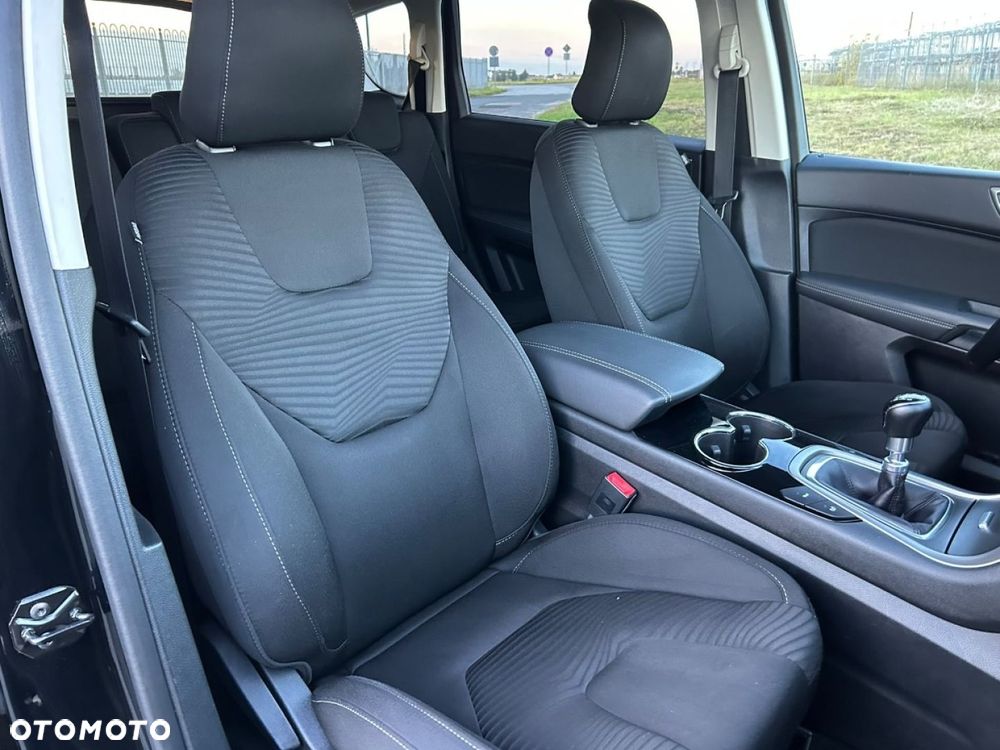 Ford S-Max - 32