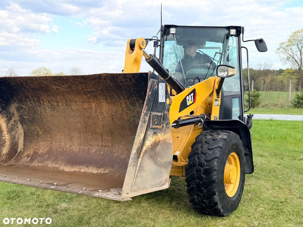 Caterpillar Ładowarka łamana 906M Cat łyżka widły 907 908 5 6 ton SZYBKOZŁĄCZE HYDRAULICZNE dodatkowe linie ZAMIATARKA za dopłatą - 28