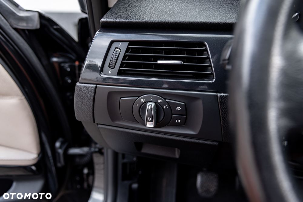 BMW Seria 3 318i - 27