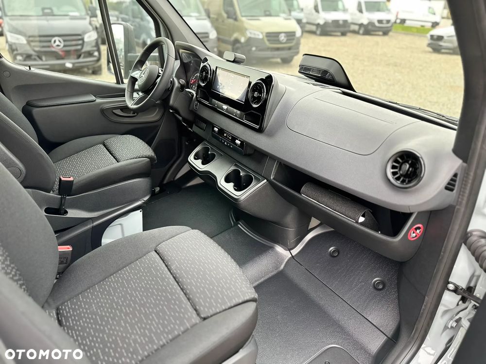 Mercedes-Benz Sprinter - 23