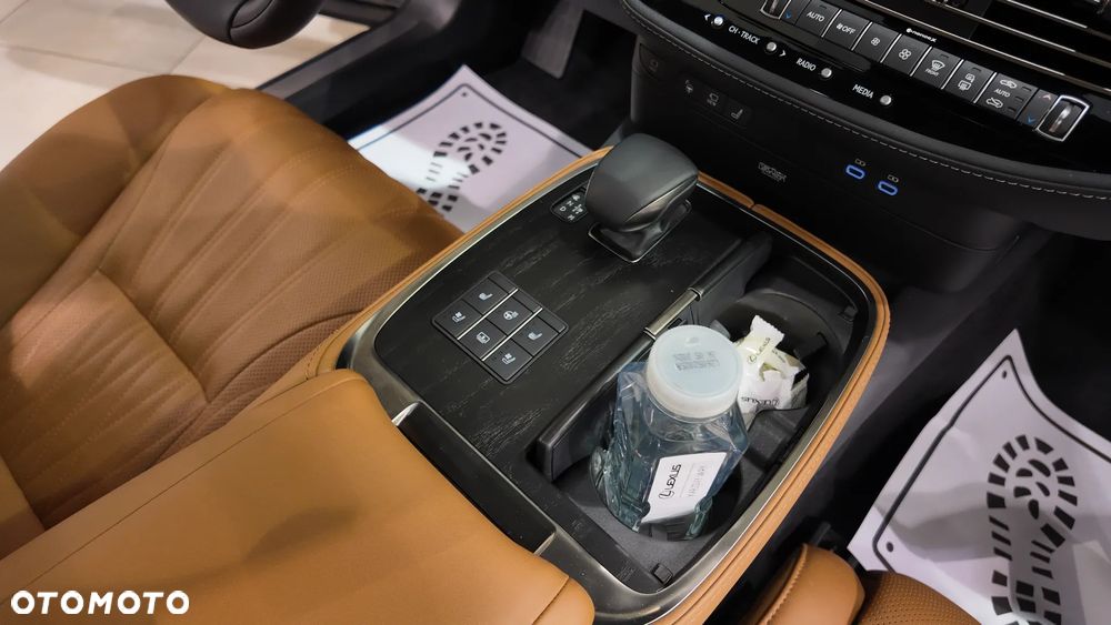 Lexus LS 500h Omotenashi AWD - 38