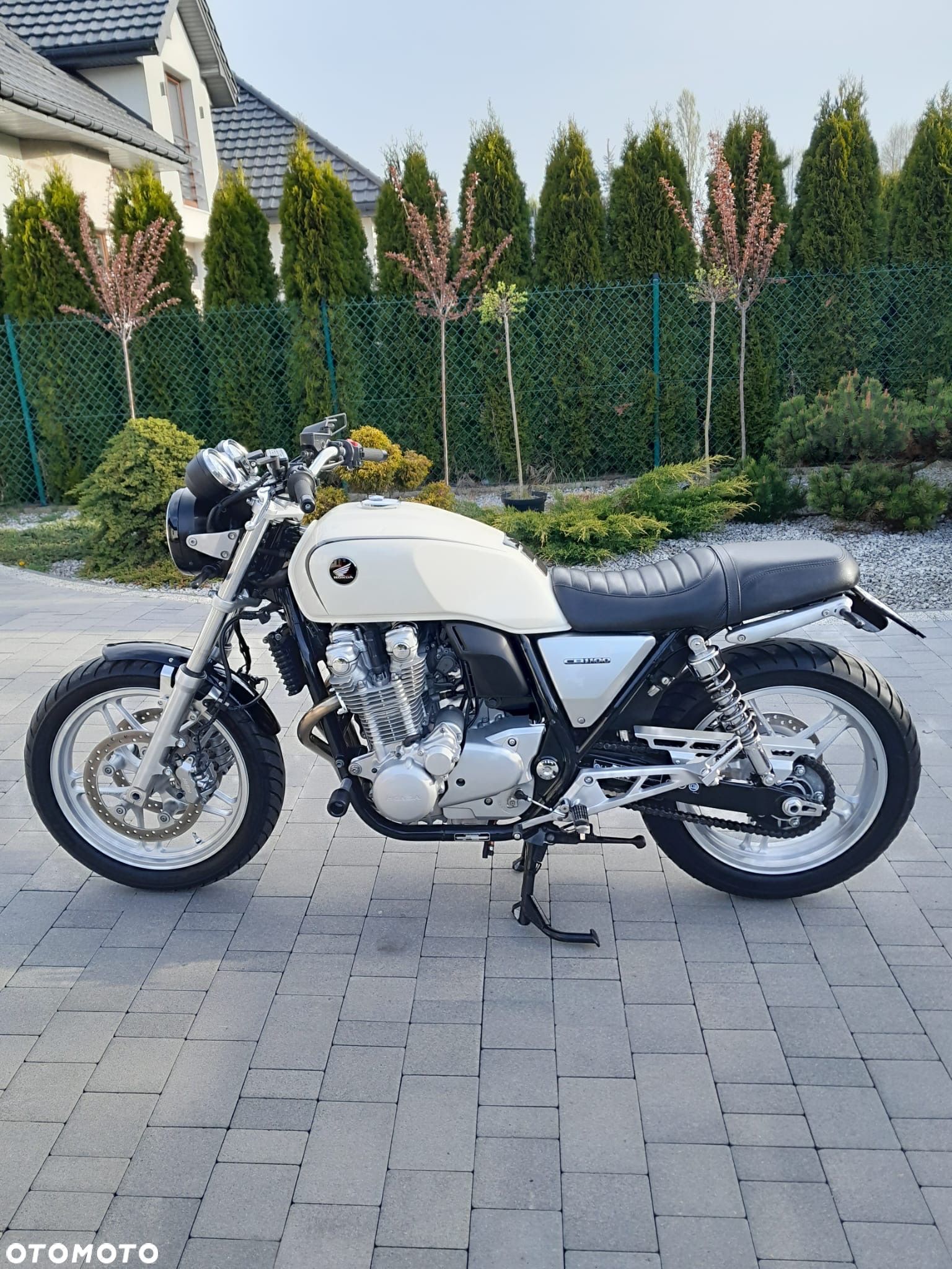 Honda CB - 1