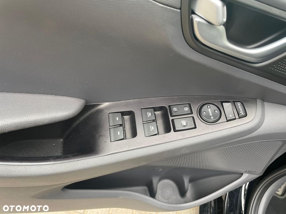 Hyundai IONIQ Hybrid Premium - 12