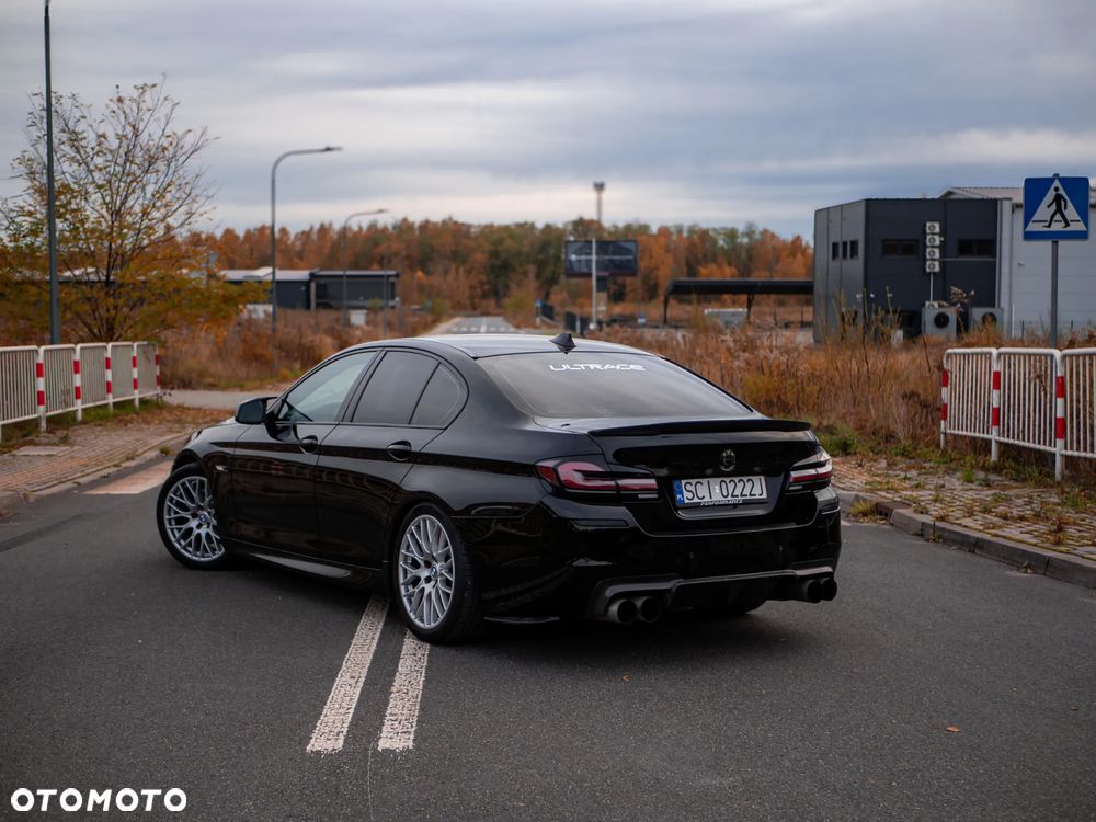 BMW 5 Series 2011 photo 2