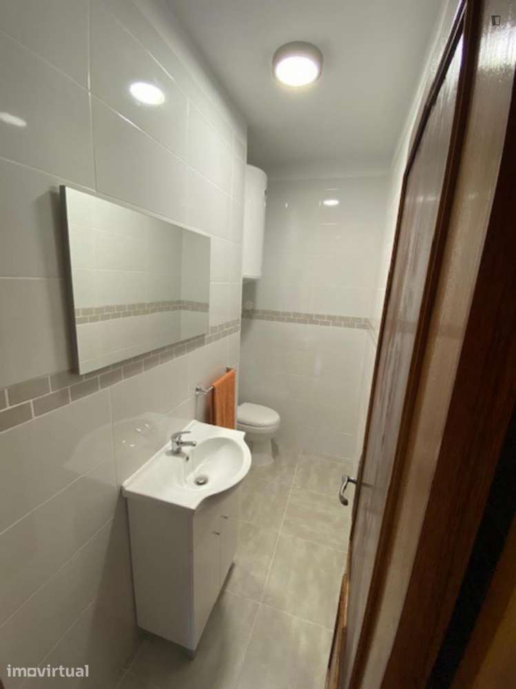 Quarto - localizado em Santa Maria de Avioso Vila Nova de Gaia Porto - Grande imagem: 5/6