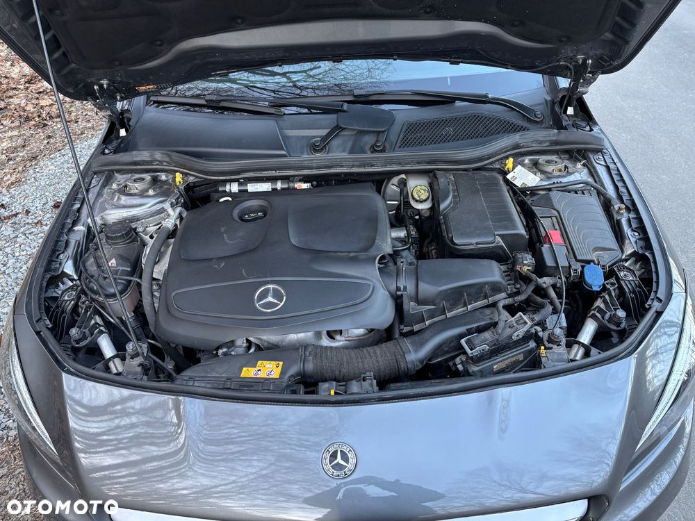 Mercedes-Benz CLA 180 7G-DCT UrbanStyle Edition - 10