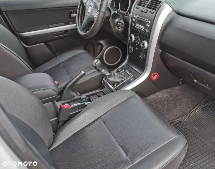 Suzuki Grand Vitara 2.0 - 9