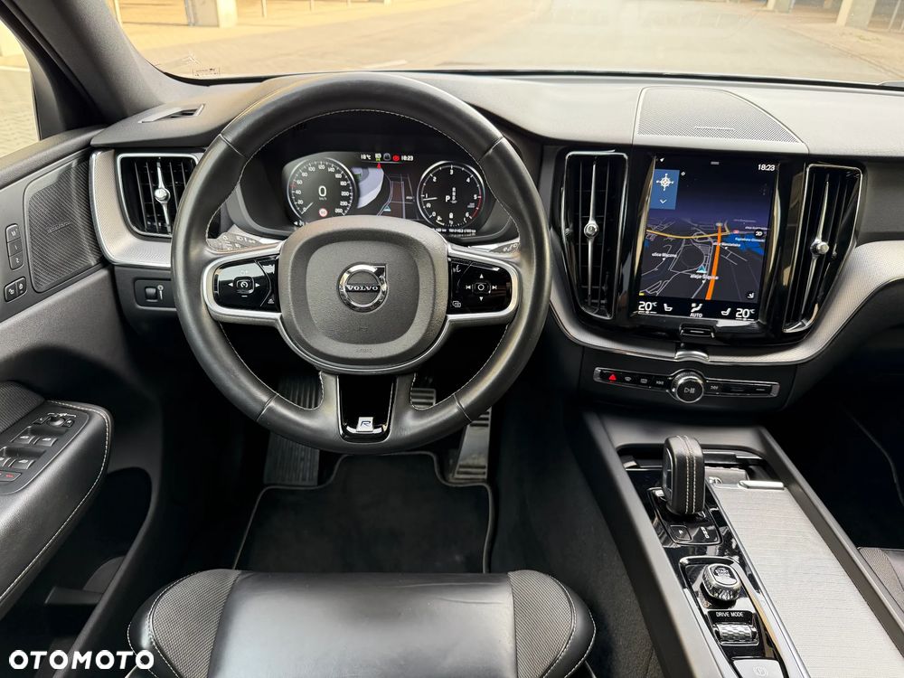 Volvo XC 60 B4 D AWD R-Design - 26