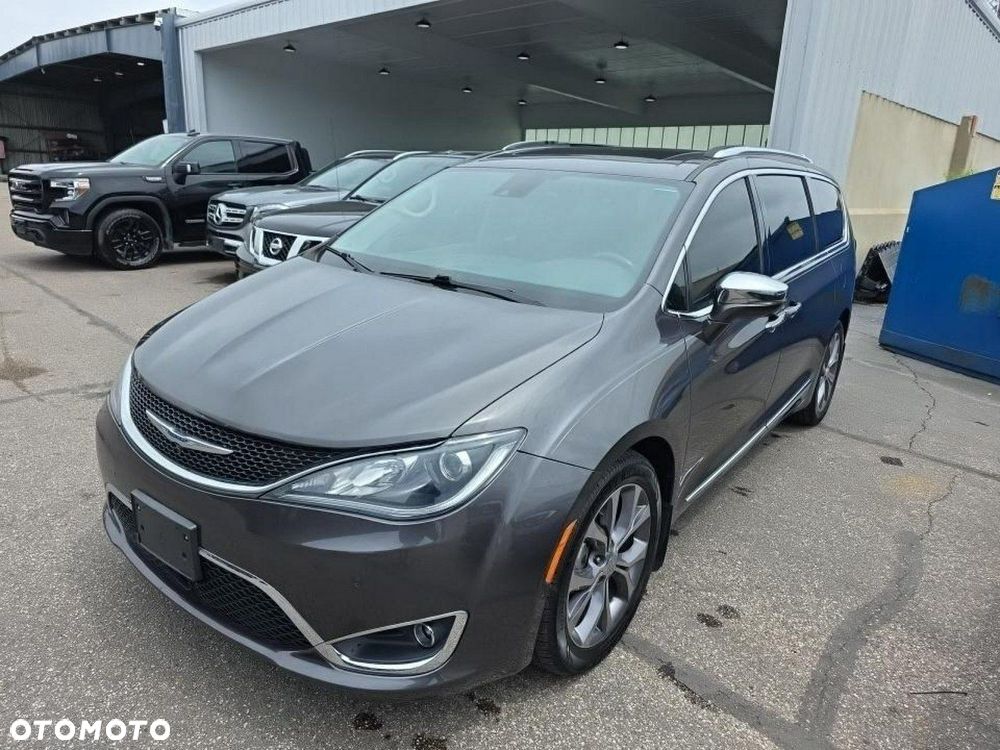 Chrysler Pacifica - 1