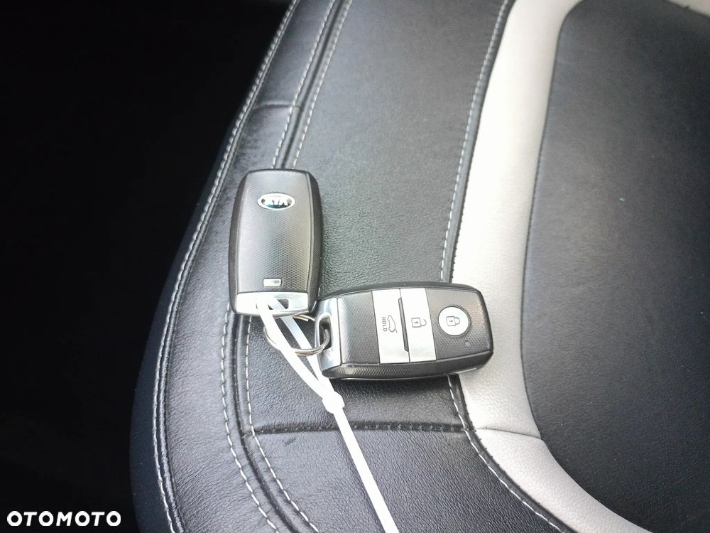 Kia Ceed 1.6 CRDi 128 ISG Platinum Edition - 24