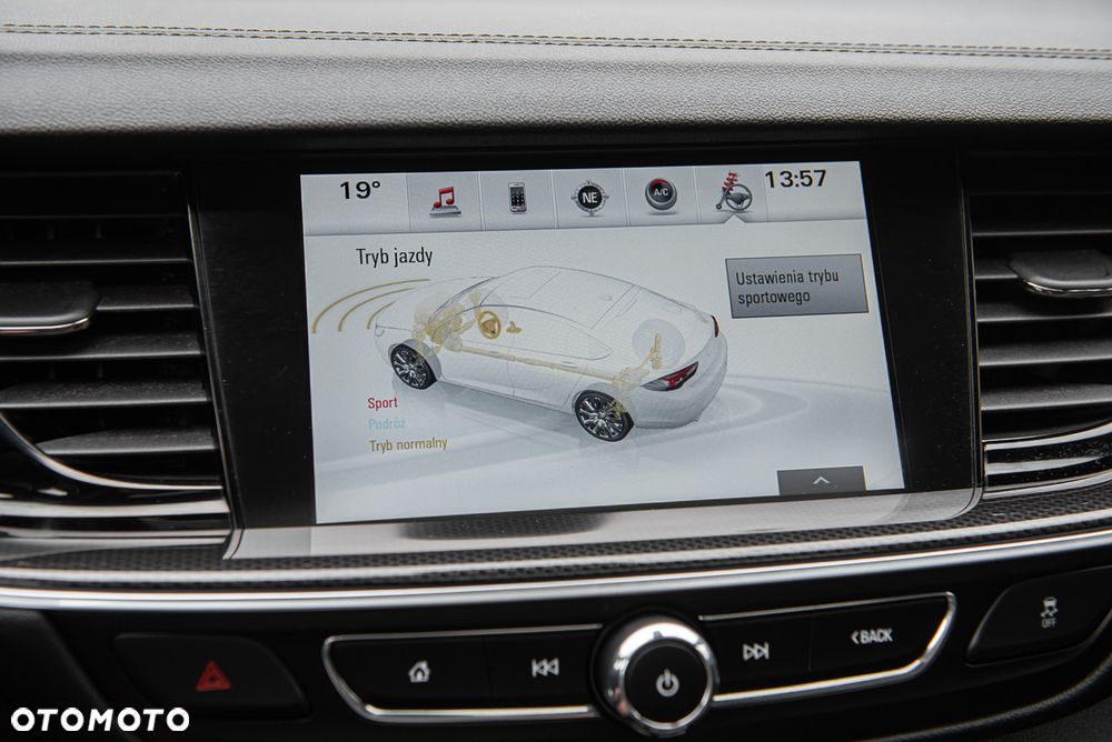 Opel Insignia - 25
