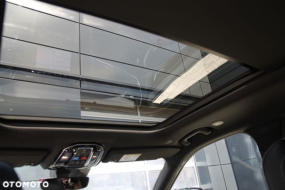 Jeep Grand Cherokee - 24