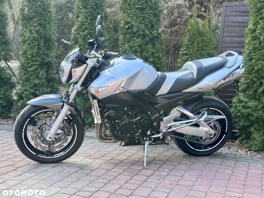 Suzuki GSR - 6
