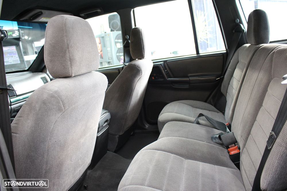 Jeep Grand Cherokee 2.5 TD Laredo - 38