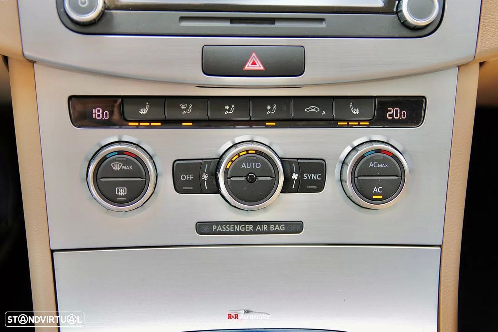 VW Passat CC 2.0 TDi BlueMotion DSG - 34