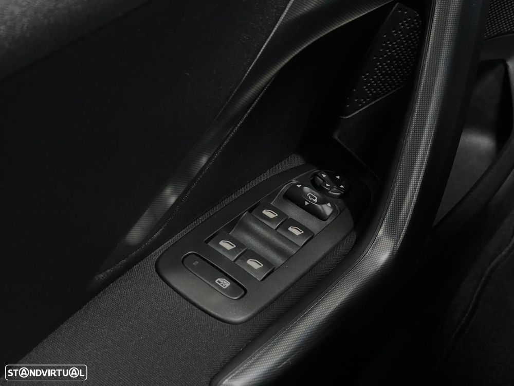 Peugeot 2008 1.2 PureTech Allure EAT6 - 8