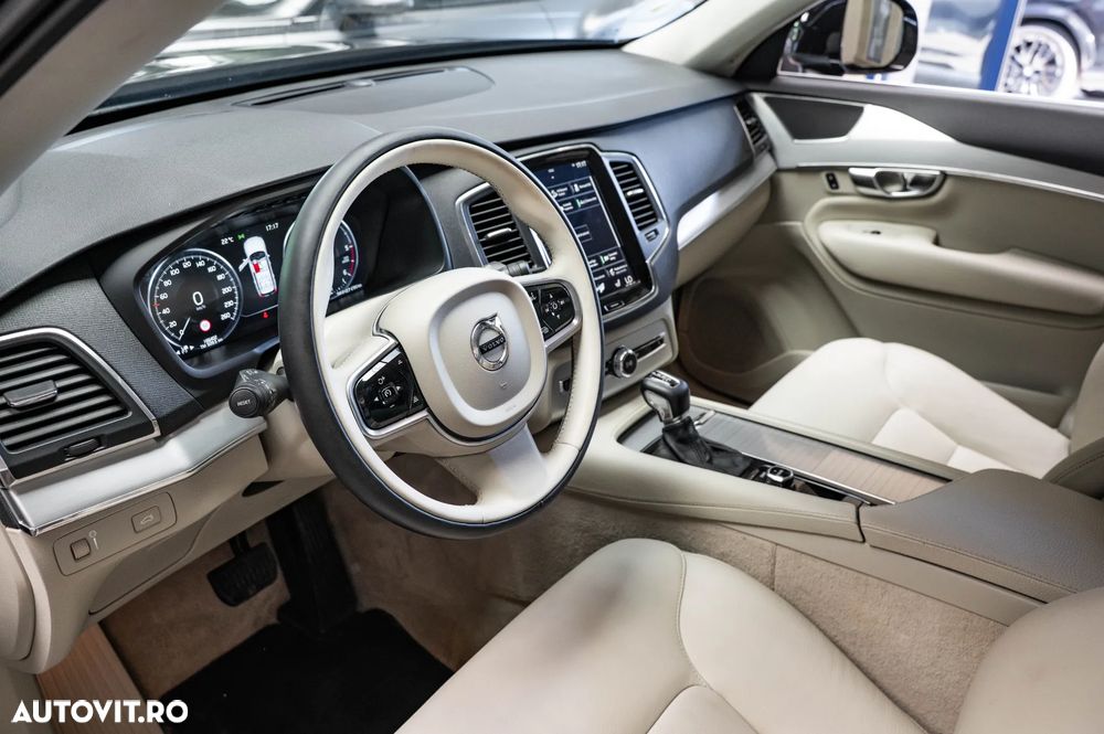 Volvo XC 90 D5 AWD Geartronic Momentum - 26