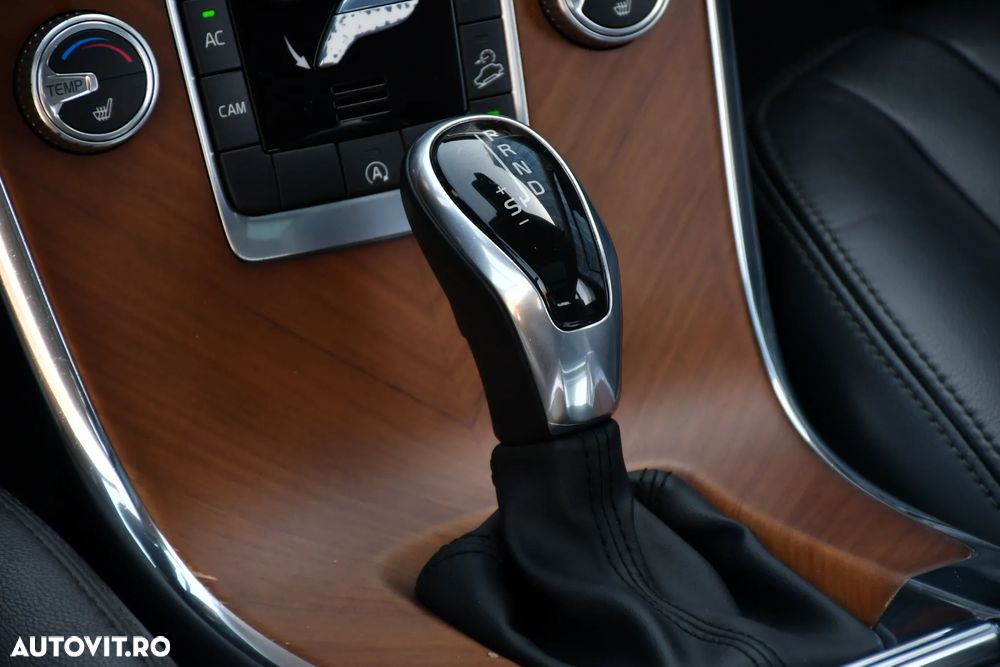 Volvo XC 60 D5 AWD Geartronic Summum - 32