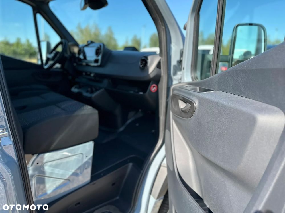 Mercedes-Benz Sprinter - 15