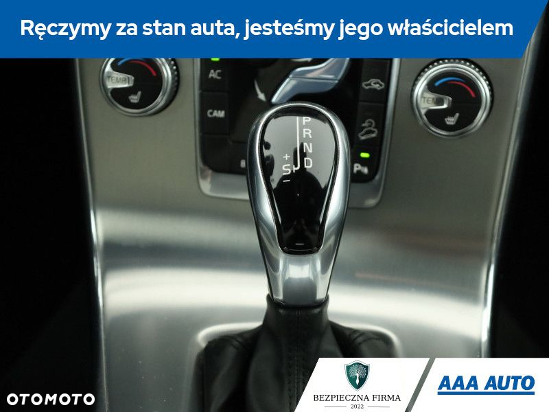 Volvo V60 Cross Country - 16